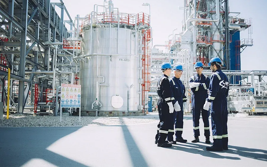 Бензиностанции "Газпром" инвестират в терени