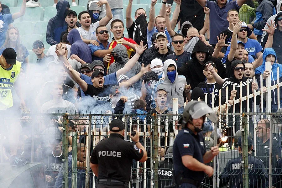 Сектор "Б" събира пари за дербито