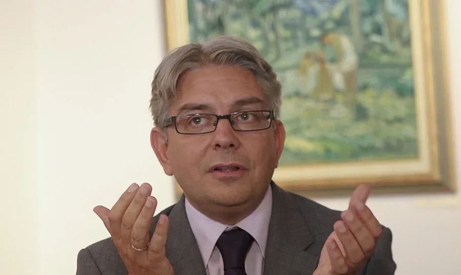 Рибният буквар скрит в чекмедже