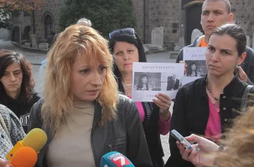 ОБЗОР: Чистачка гледала децата в школото на Ана-Мария