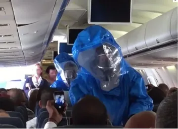 Американец се "пошегува" с пълен самолет, че има ебола