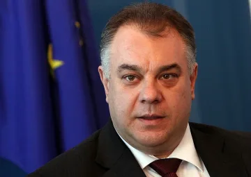 Ненков обеща да има ваксини за новородените