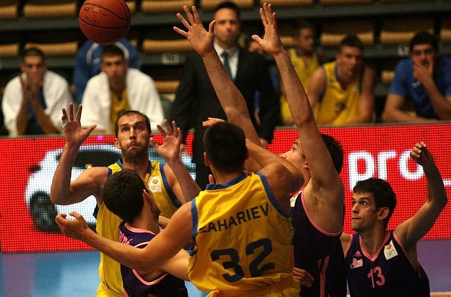 "Левски" се мести в "Арена Армеец"