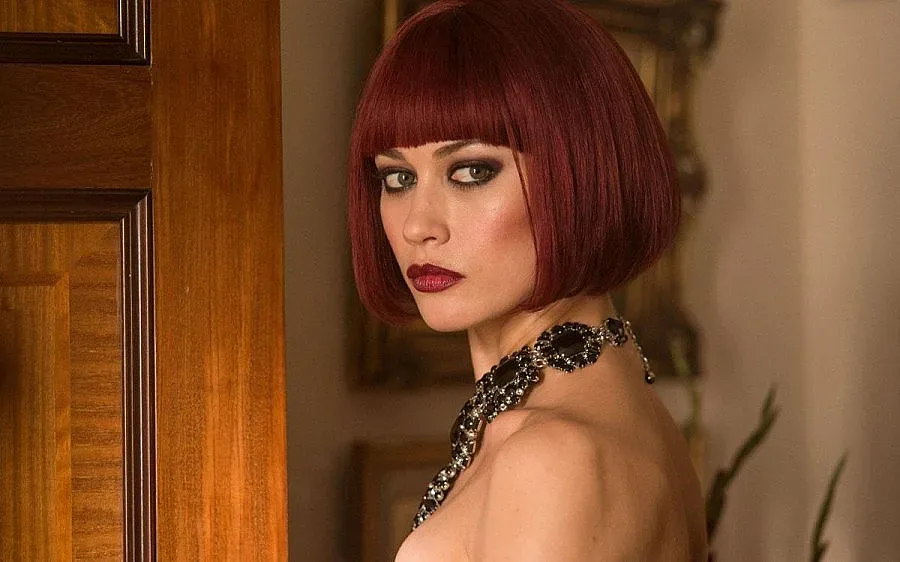 Агент на ЦРУ пази красавица