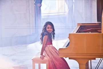 Крисия ще участва на детската "Евровизия" с подкрепата на БНТ и бТВ