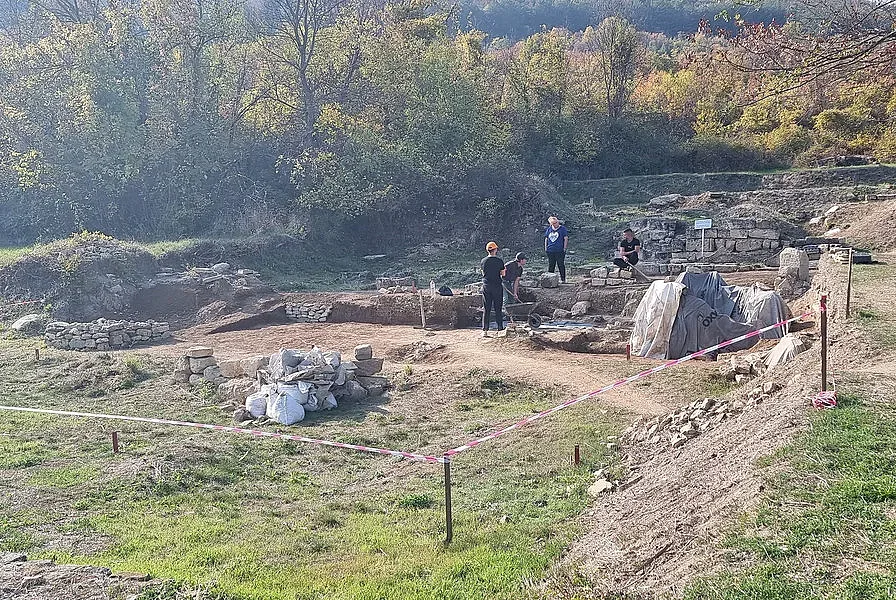 Златният сезон на археолозите. Уникална находка и във Велики Преслав.