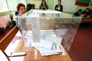 Уволняват полицая, охранявал пиян изборна секция