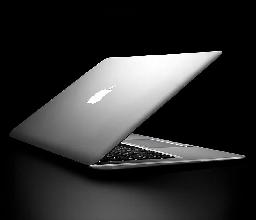 Apple стана пета в света по продажба на компютри