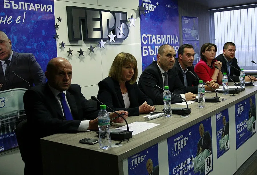 Търсят опорни точки за кабинет