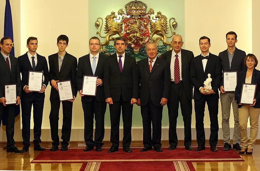 Д-р Слав Орлинов Петров получи наградата "Джон Атанасов"