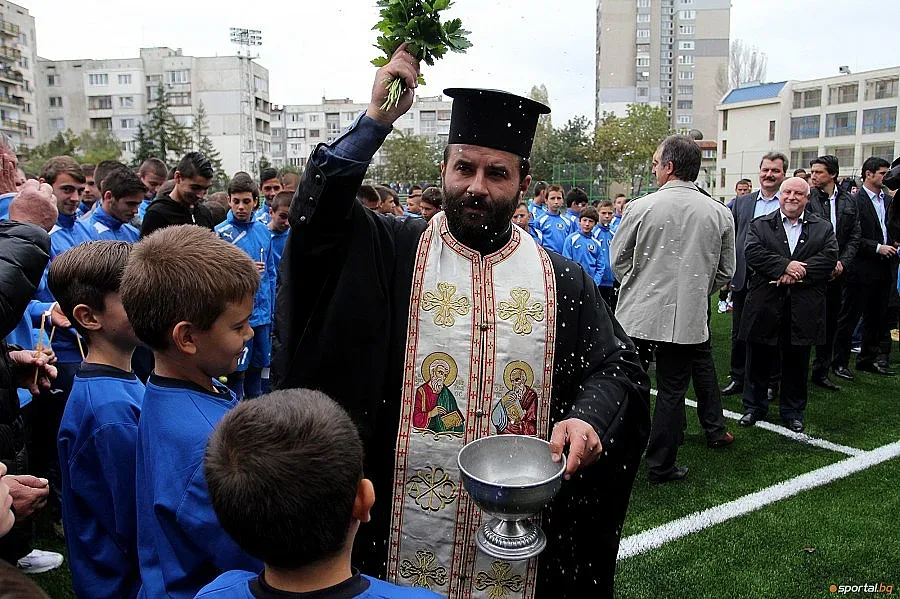 Синът на Кюлев дари  игрище на "Левски"