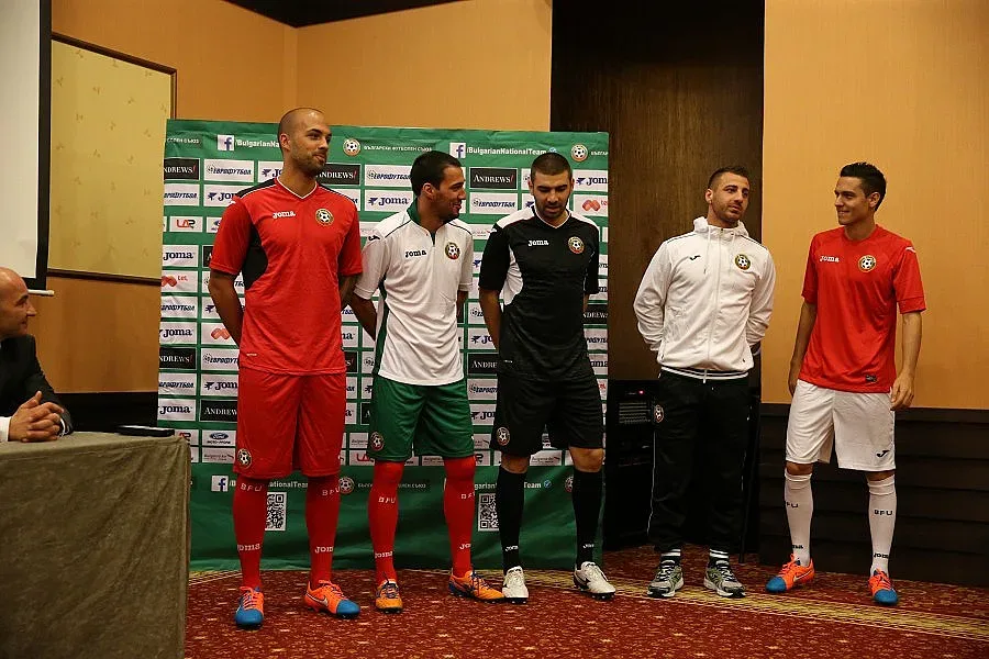 Националите искат 30 000 на трибуните