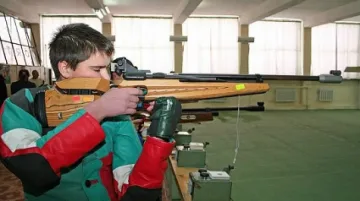 Стрелецът с първата ни квота за Рио работи като дърводелец