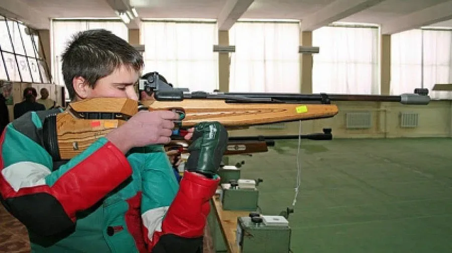 Стрелецът с първата ни квота за Рио работи като дърводелец