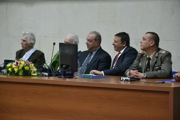 Губернатор с почетни плакети за кмет и шеф на ОбС