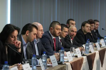 Бойко с 2 варианта за кабинет