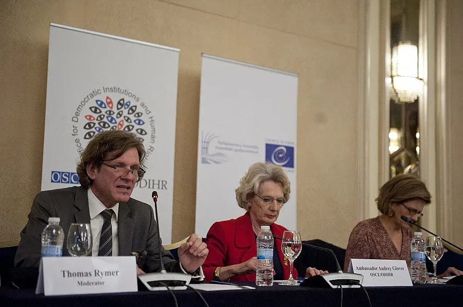 Международни наблюдатели: Изборите минаха с отлив на избиратели