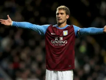 Стилиян Петров отново на терена