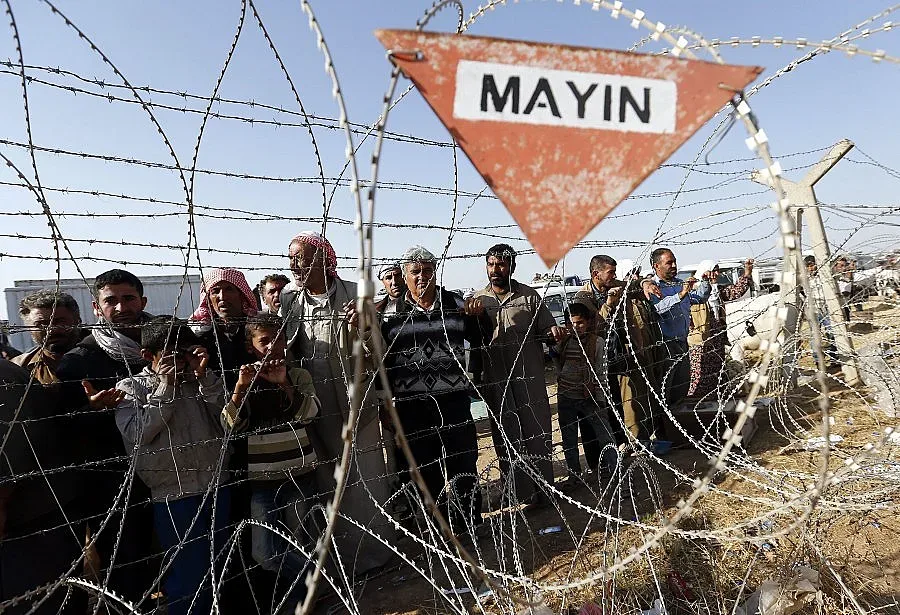 Жена-камикадзе се взриви в база на "Ислямска държава"