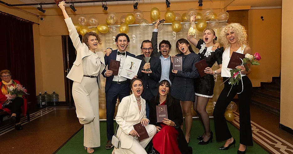 Щерката на Радев хвана такси и направи най-важната крачка