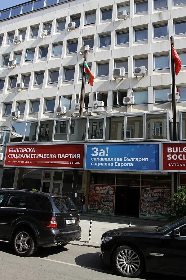 Ръководството на БСП се събира на „Позитано" 20