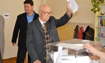 Столетник гласува на рождения си ден