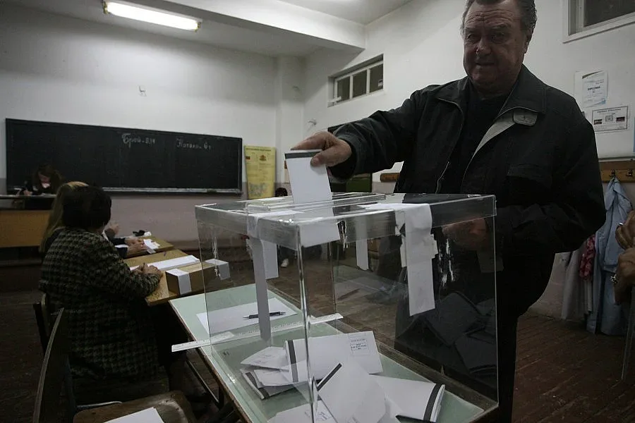 9 сигнала за контролиране или манипулиране на гласуването в ЦИК до 14 ч.