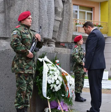 Връчиха стипендии на 10 ученици в Благоевград