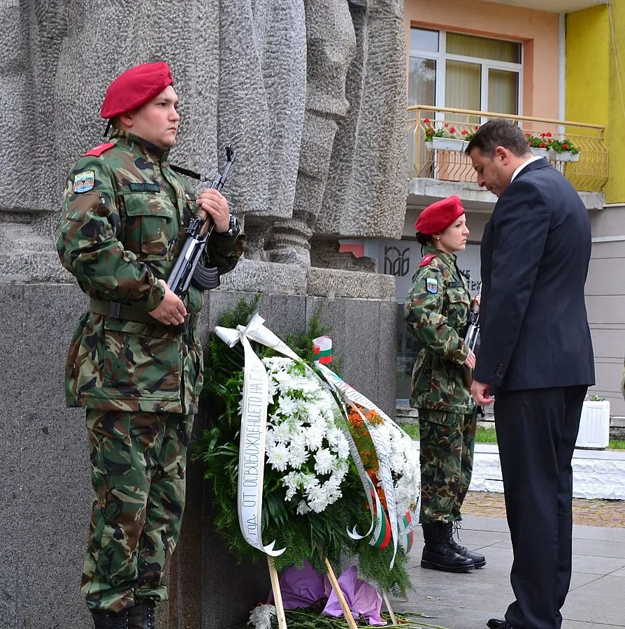 Връчиха стипендии на 10 ученици в Благоевград