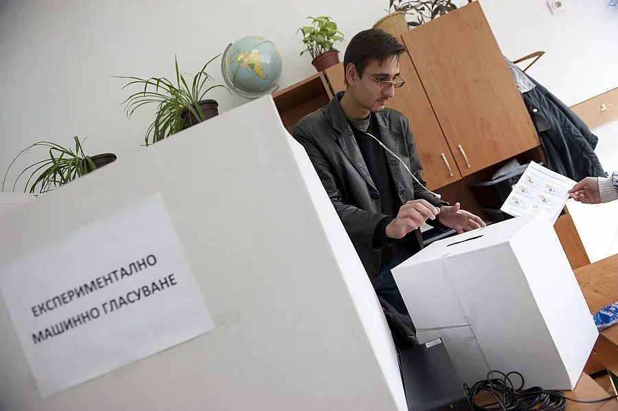 ЦИК: 23.24% избирателна активност в страната към 13 часа