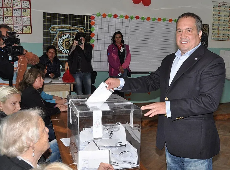 Слави Бинев с адмирации към полицията в Хасково