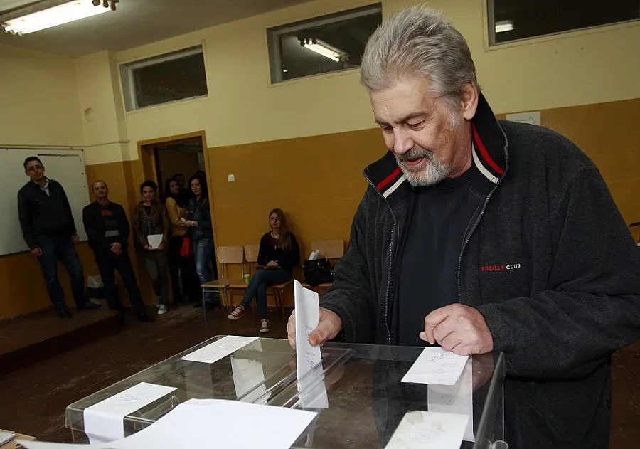Данаилов пусна вота си за демокрацията