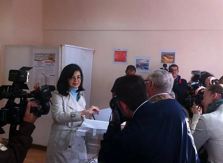 Кунева гласува преференциално