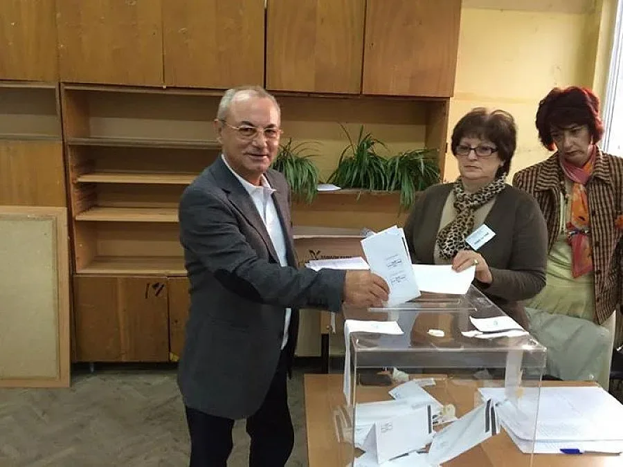 Ахмед Доган упражни правото си на глас