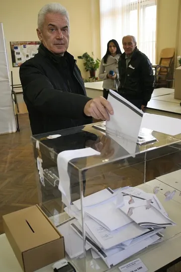 Сидеров гласува за повишаването на доходите и пенсиите