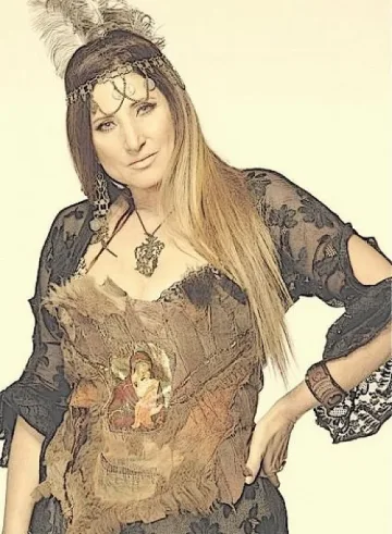 Поли Паскова залага на етношик 