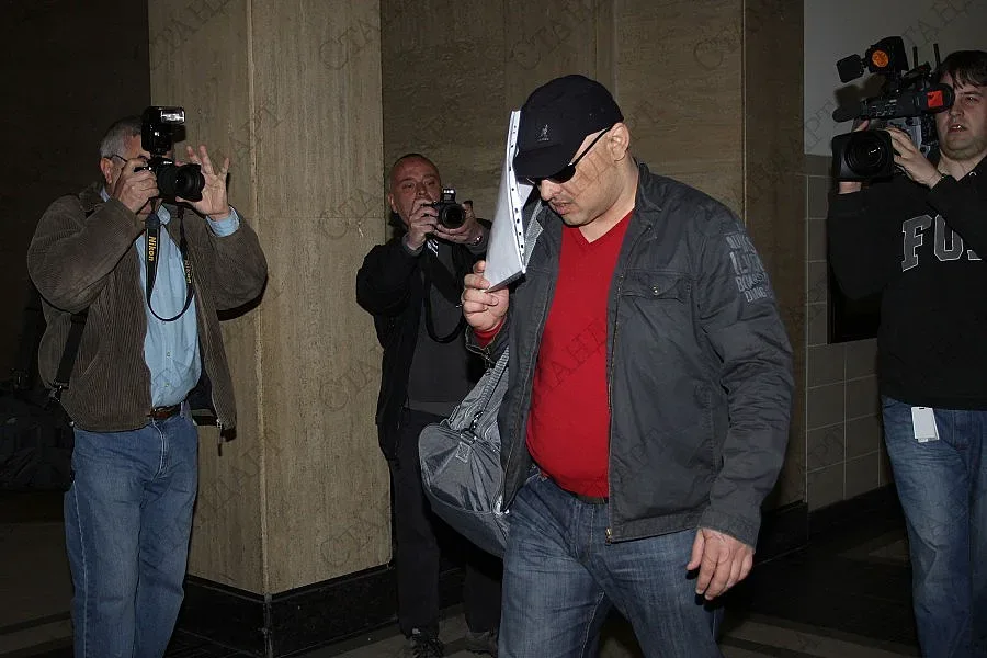 Църо от "Наглите" точи карти в Тайланд