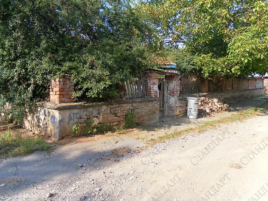 Роми спешно купуват земя да спасят къщите си