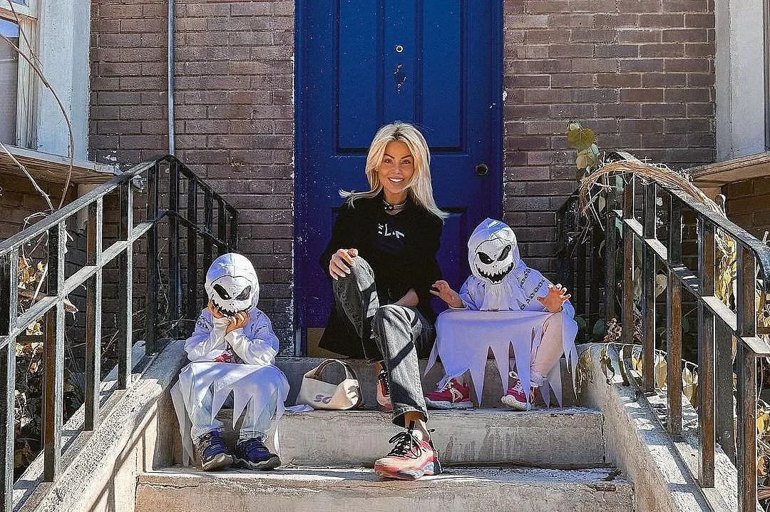 Гущерова заведе децата на уникално място за Хелоуин