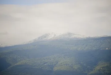 Разкъсана облачност със слънце на 4 октомври