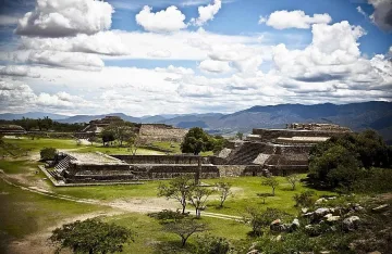 Алфонсо Касо открива мексиканската Троя