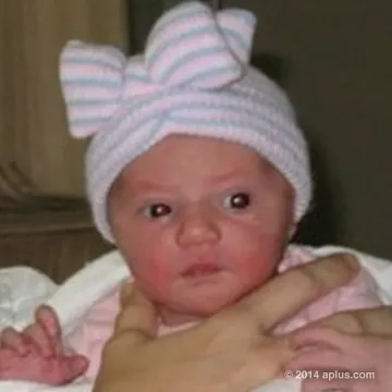 СНИМКИ: Къчър избра любопитен начин да представи новородената щерка