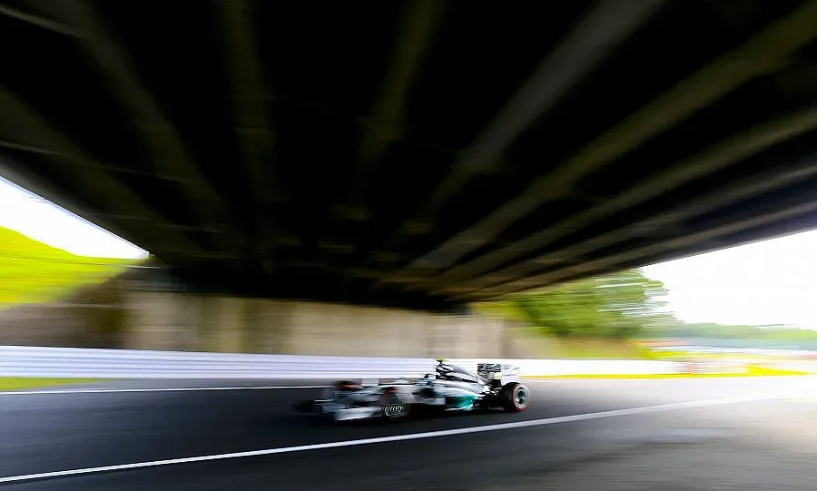 Розберг пред Хамилтън в първата тренировка на "Сузука"