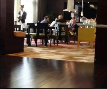 Гришо закуси с Маша, пускат се в Бризбейн