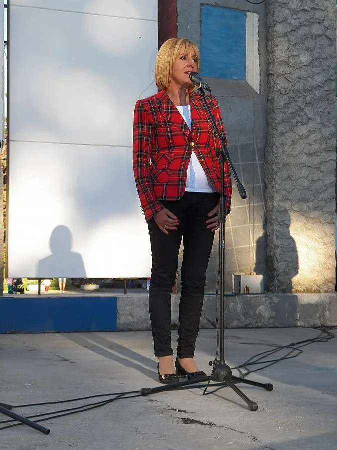 Мая Манолова поздрави пенсионерите в Кюстендил 