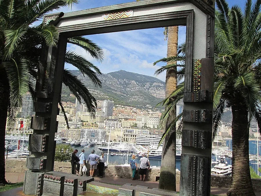 Бербатов продава най-добре в Монако