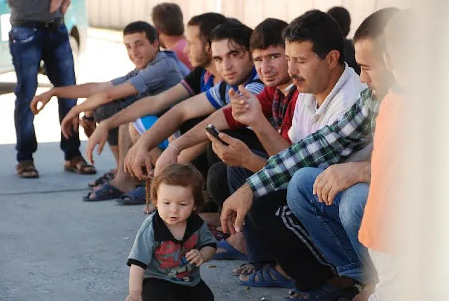 Ергени превзеха бежанските лагери