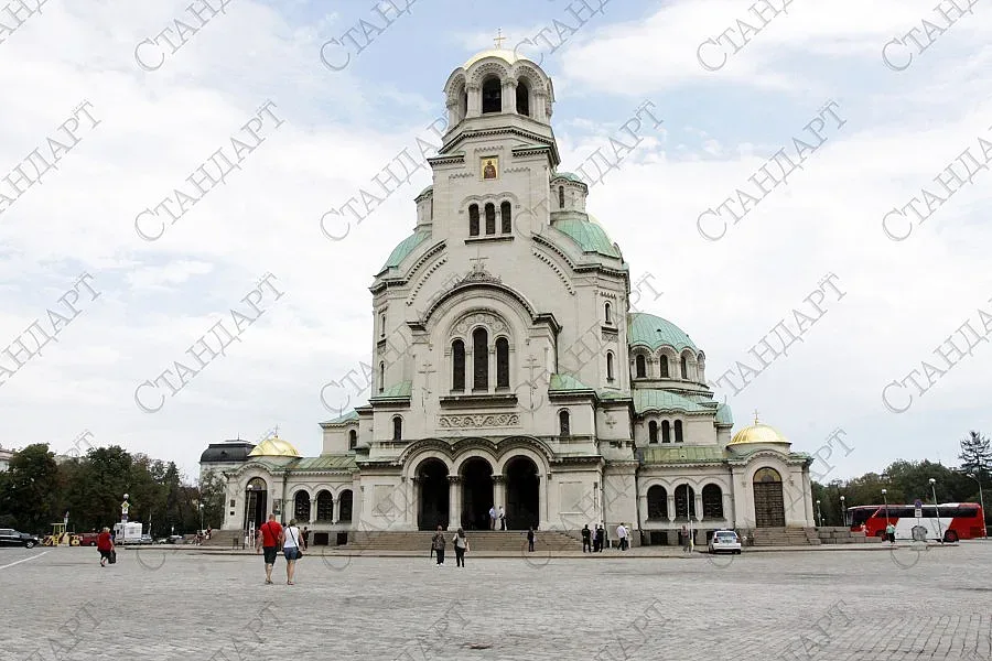 "Александър Невски" вече е на църквата