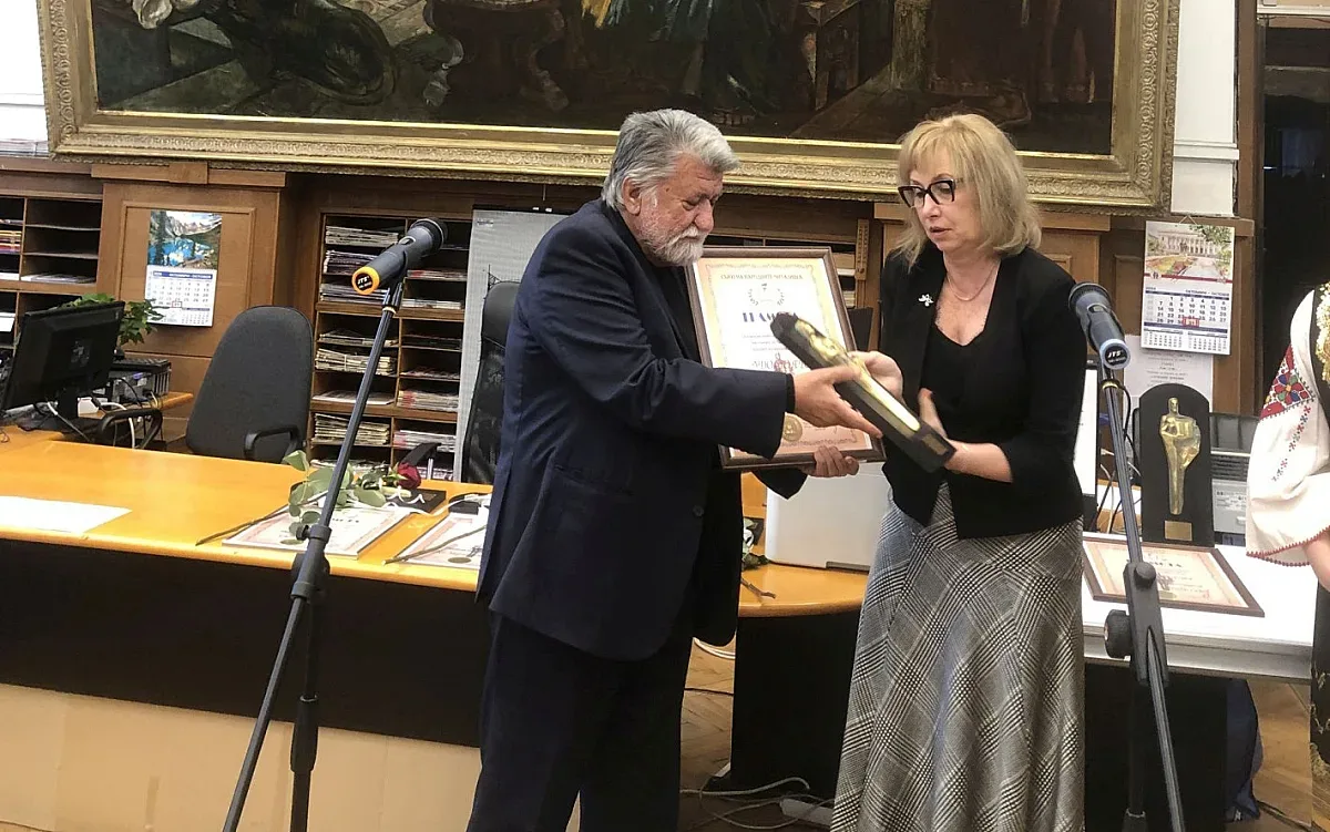 Вежди Рашидов получи наградата “Следовник на народните будители”