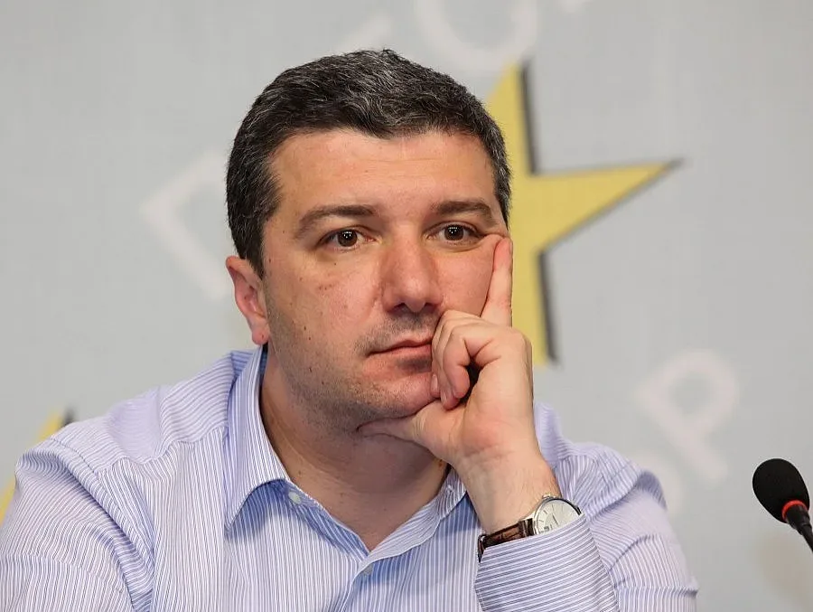 Стойнев: Нека от МИЕ кажат дали са проверили работата на уволнените експерти